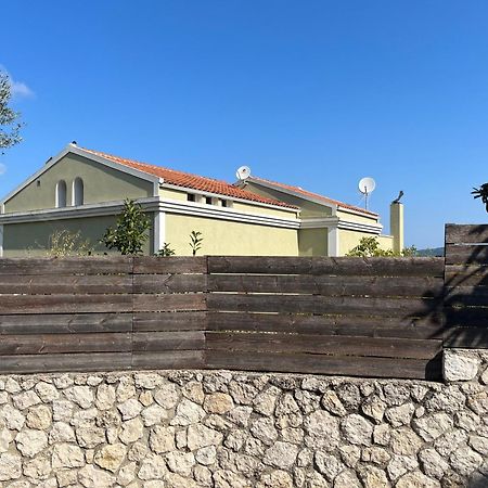 Ferienwohnung Mavres Luxury Loft Ágios Matthaíos Exterior foto