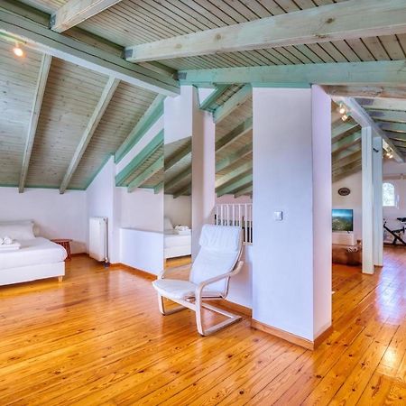 Ferienwohnung Mavres Luxury Loft Ágios Matthaíos Exterior foto