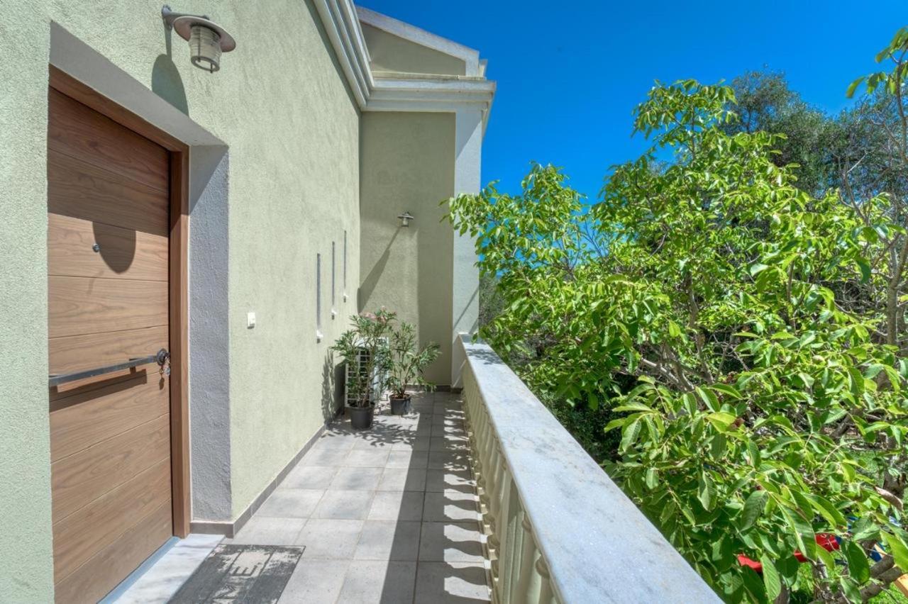 Ferienwohnung Mavres Luxury Loft Ágios Matthaíos Exterior foto