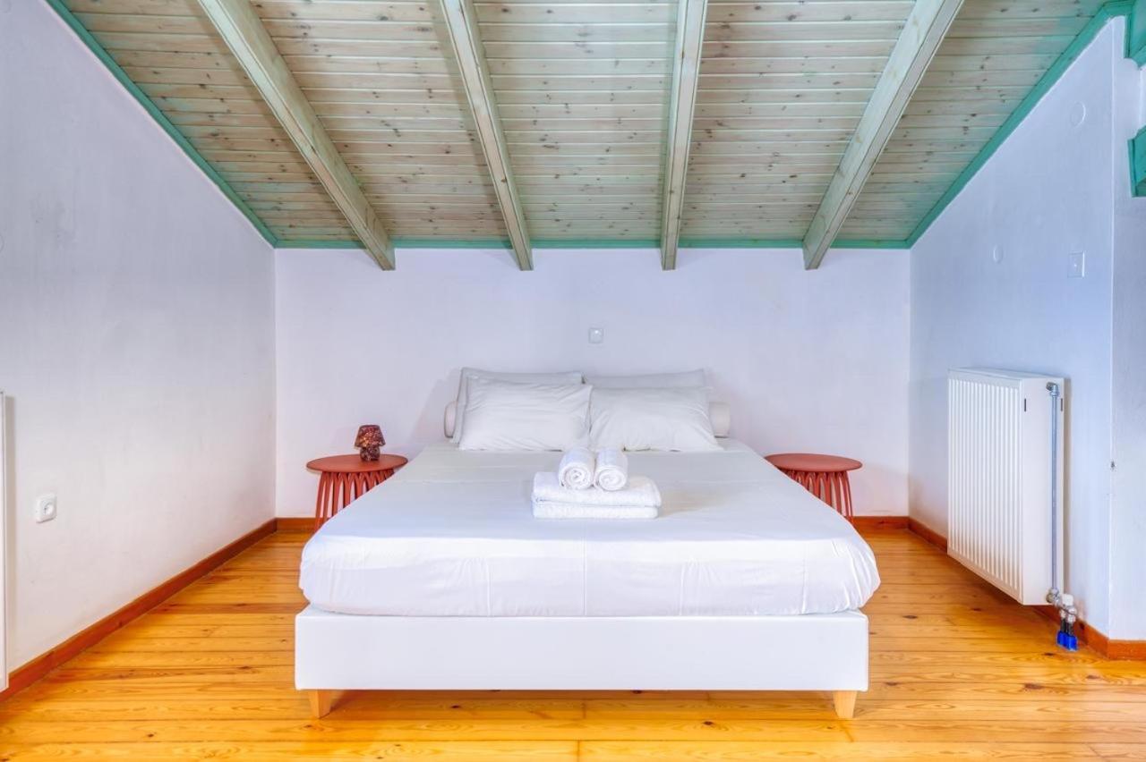 Ferienwohnung Mavres Luxury Loft Ágios Matthaíos Exterior foto
