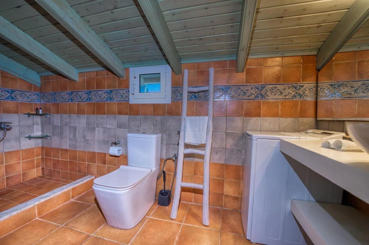 Ferienwohnung Mavres Luxury Loft Ágios Matthaíos Exterior foto