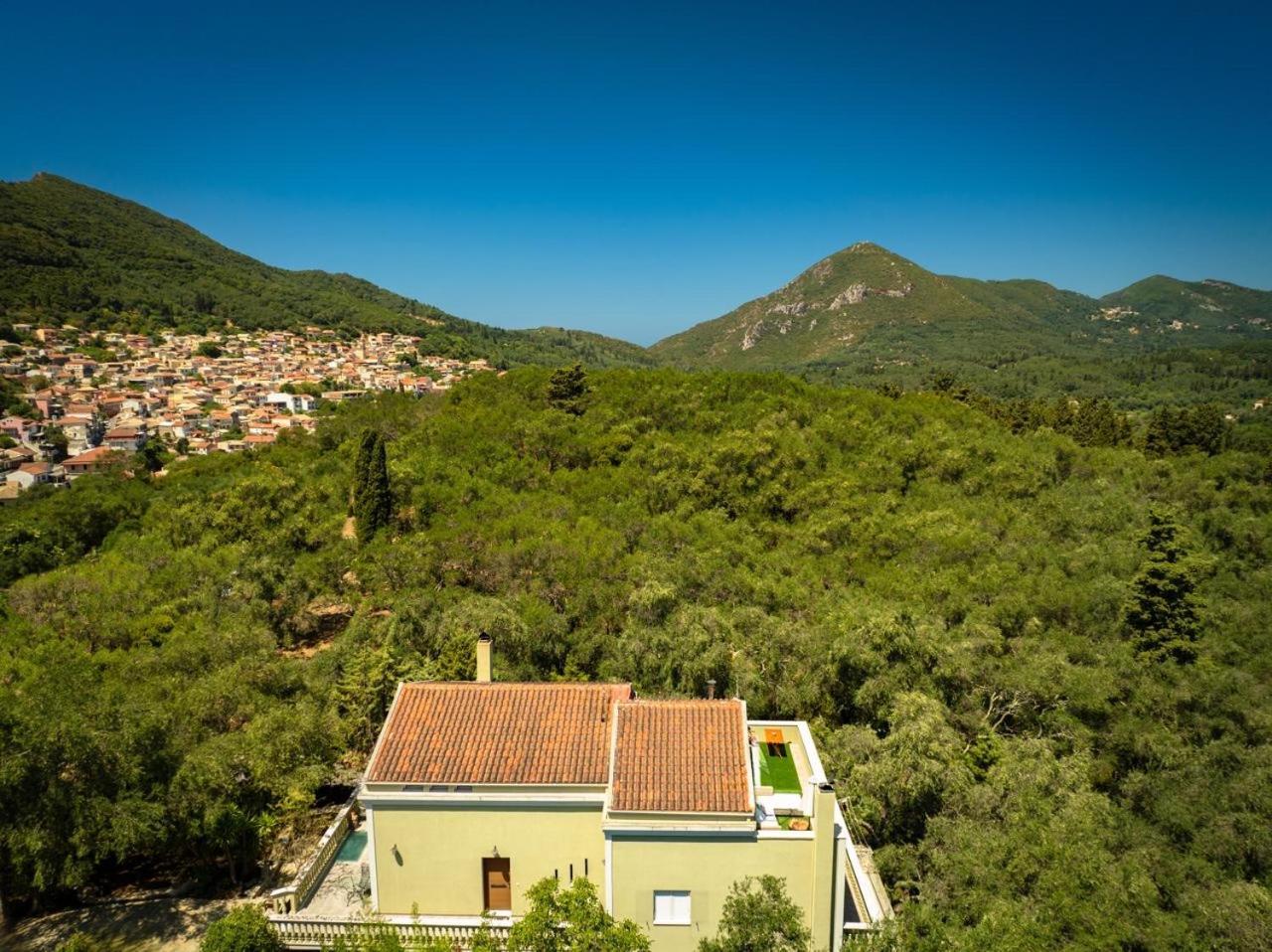 Ferienwohnung Mavres Luxury Loft Ágios Matthaíos Exterior foto