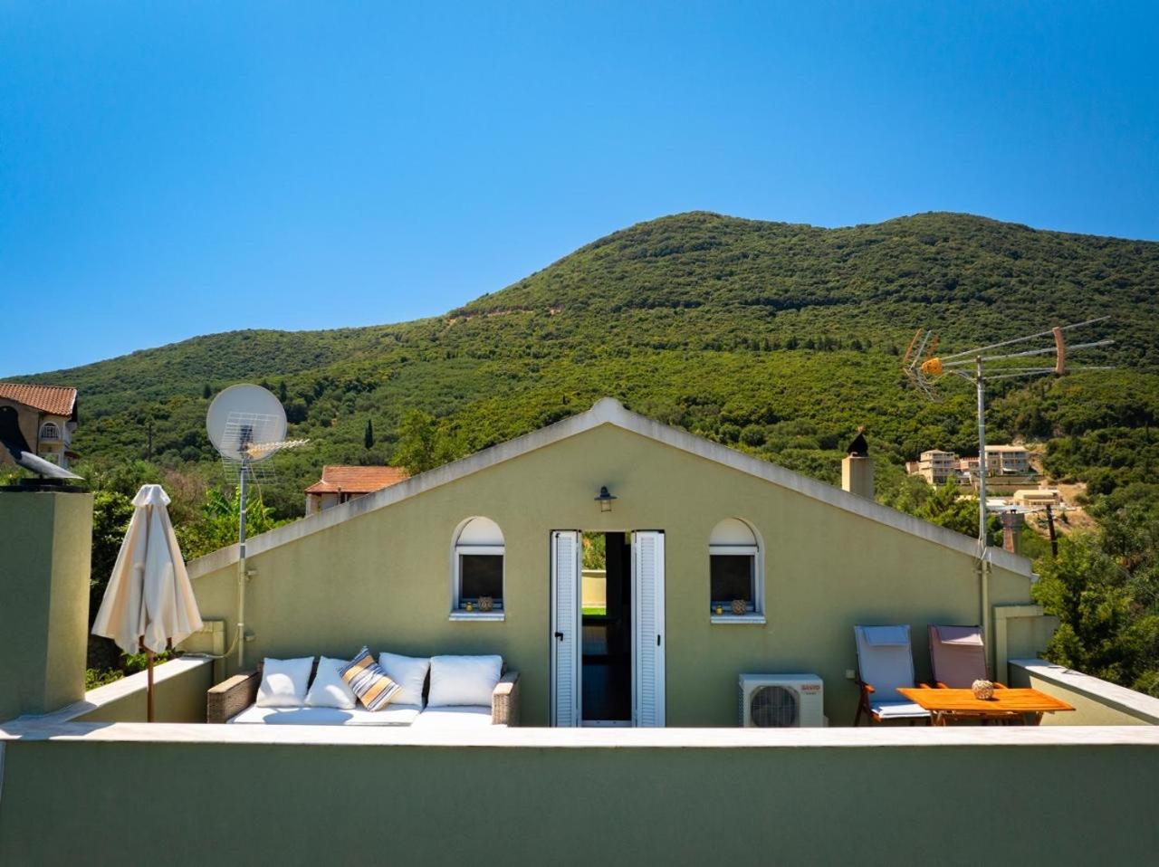 Ferienwohnung Mavres Luxury Loft Ágios Matthaíos Exterior foto