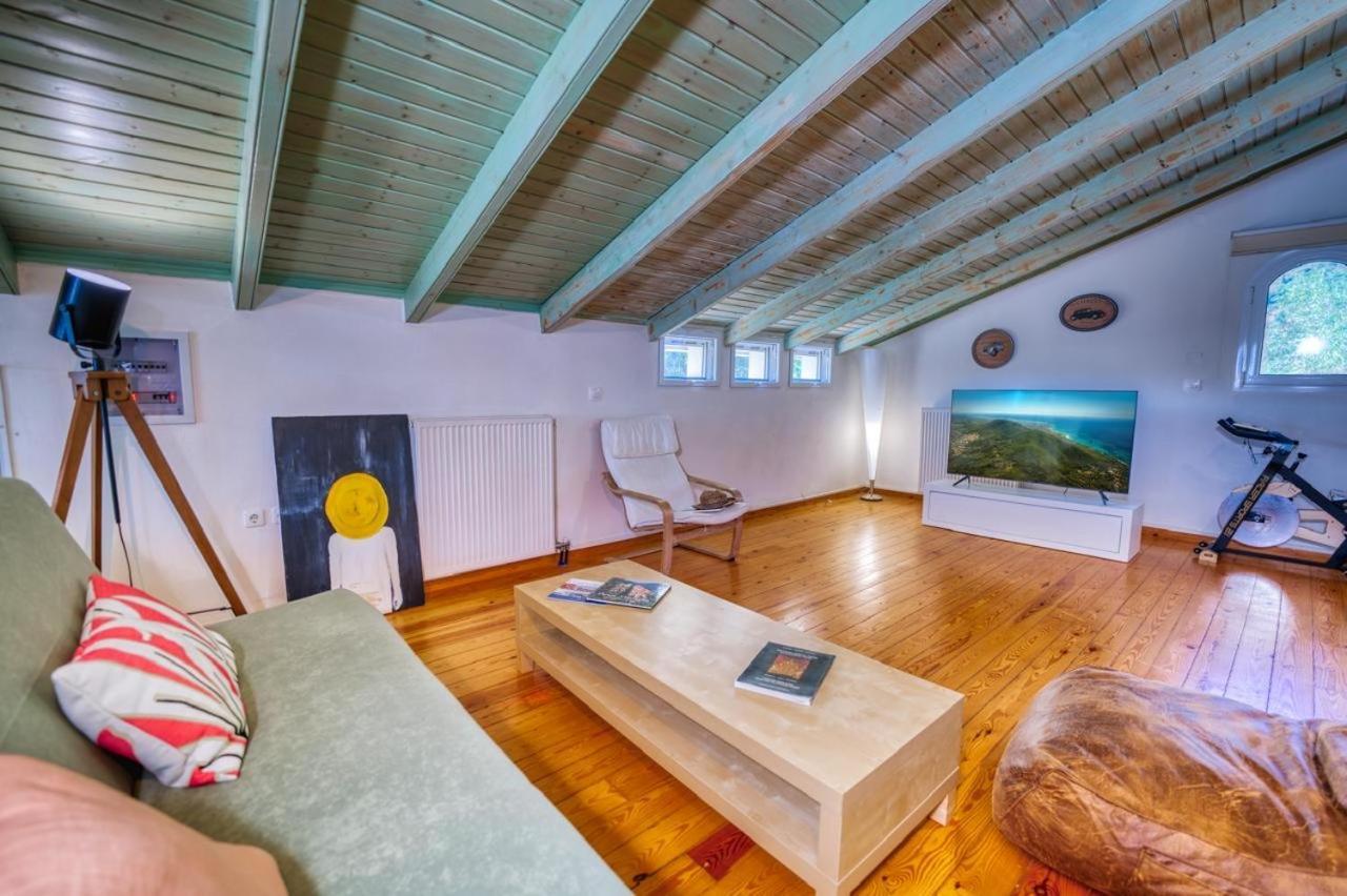 Ferienwohnung Mavres Luxury Loft Ágios Matthaíos Exterior foto