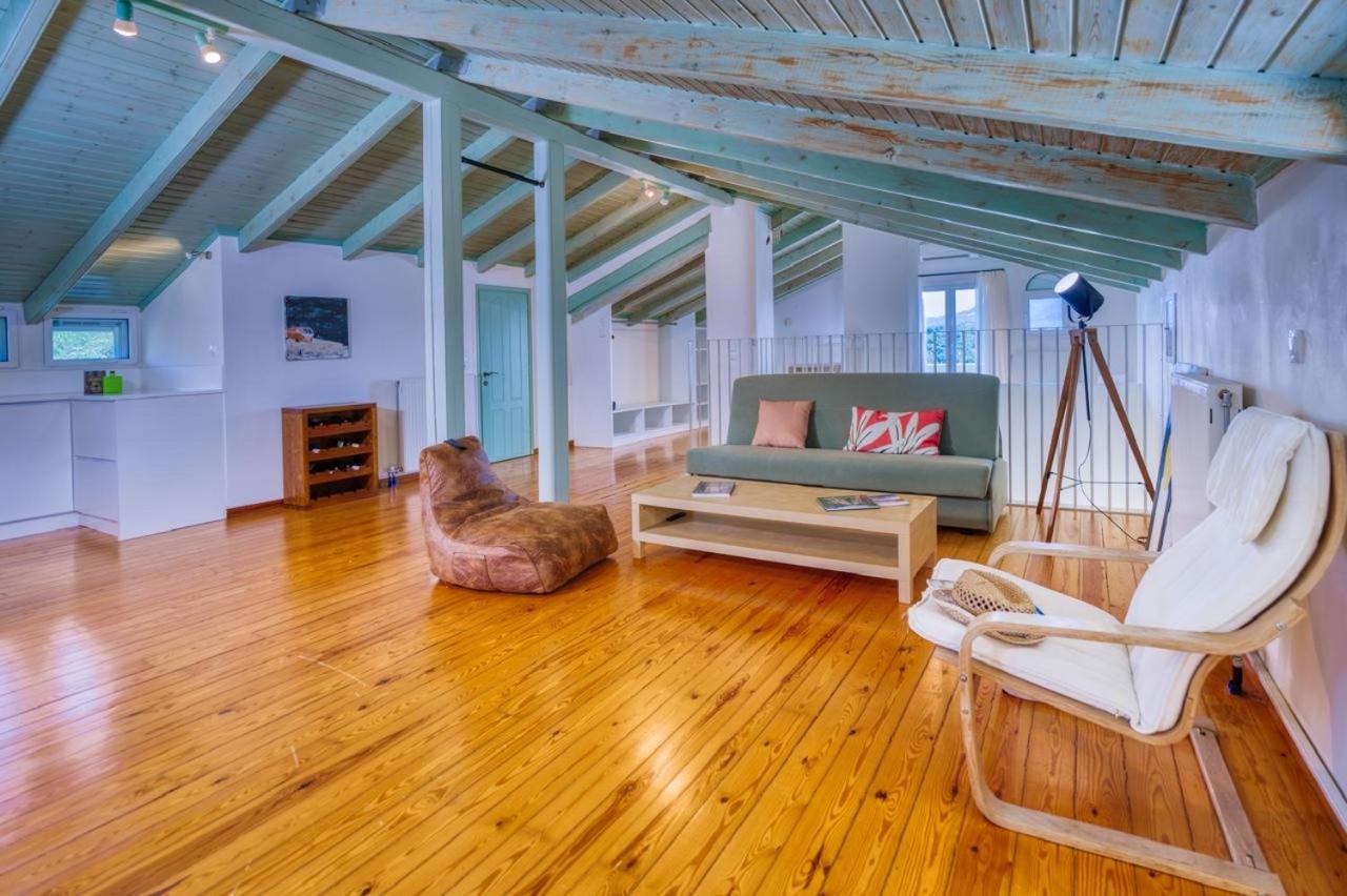 Ferienwohnung Mavres Luxury Loft Ágios Matthaíos Exterior foto