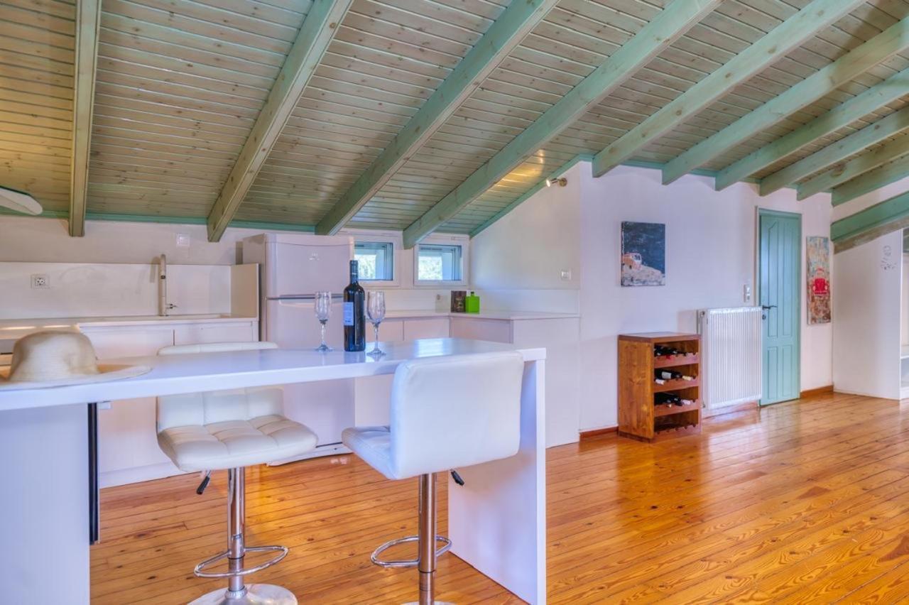 Ferienwohnung Mavres Luxury Loft Ágios Matthaíos Exterior foto